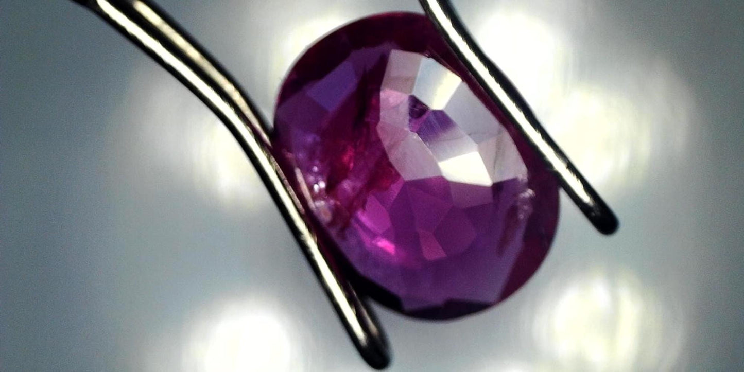 Captivating 1.02ct Oval Transparent Heated Natural Red Ruby: GIA Report #5202534747