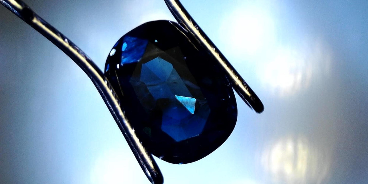 Exquisite GIA-Certified 1.69ct Cushion Heated Transparent Blue Natural Sapphire: GIA Report #6204533226