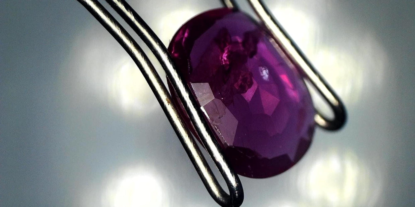Captivating 1.02ct Oval Transparent Heated Natural Red Ruby: GIA Report #5202534747