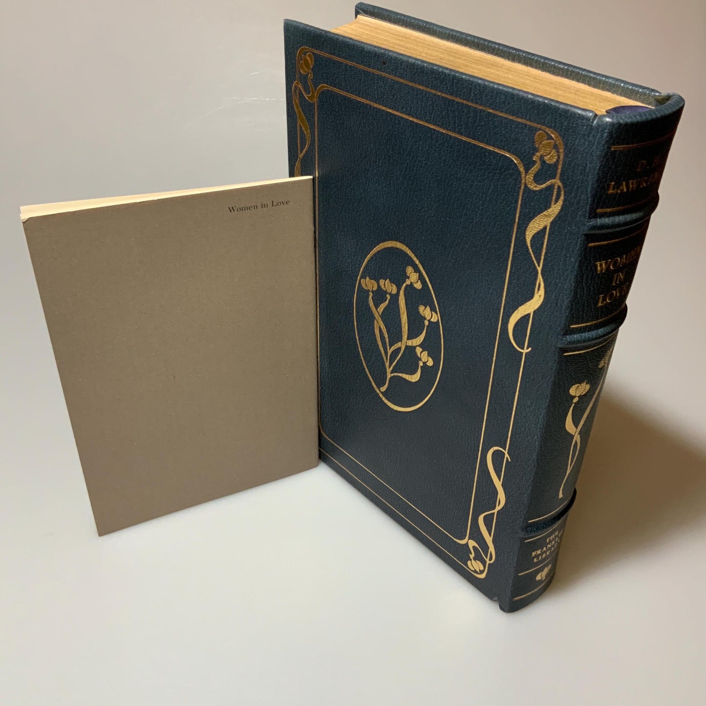 Franklin Mint Library: Women in Love by D.H. Lawrence Limited Edition Genuine Leather MINT condition