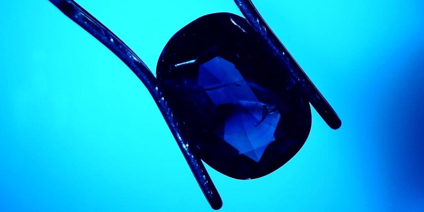 Exquisite GIA-Certified 1.69ct Cushion Heated Transparent Blue Natural Sapphire: GIA Report #6204533226
