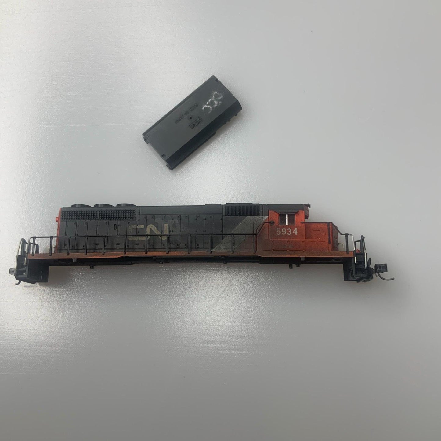 Used N scale Kato Canadian National 176-4702 SD40-2 Early Production CN#5934 Diesel Locomotive DCC fitted