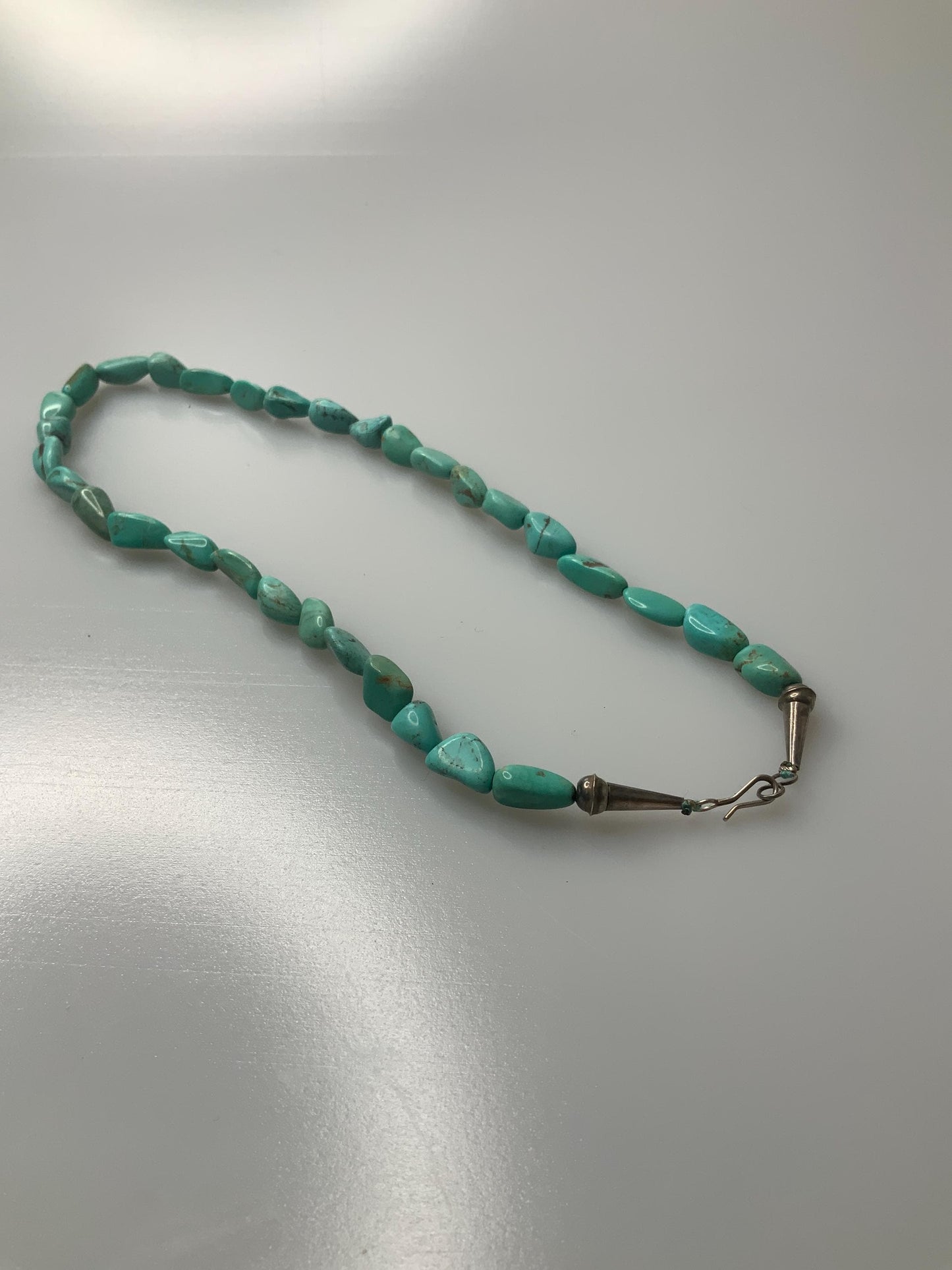 Turqoise necklace approximately 26cm long closed loop